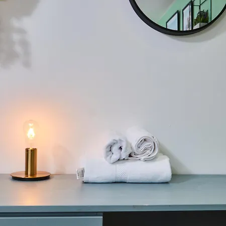 3 Bedroom, En - Perfect For Groups! アパート リーズ