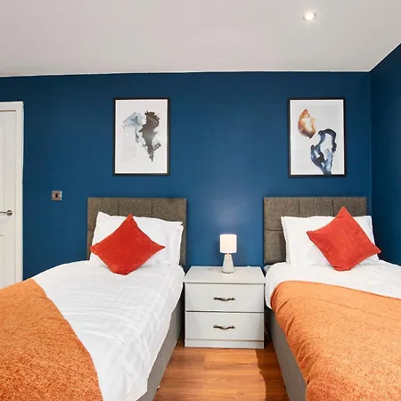 3 Bedroom, En - Perfect For Groups! * Leeds (West Yorkshire)