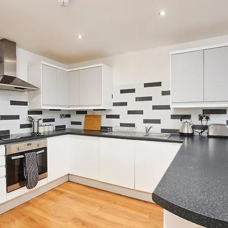 3 Bedroom, En - Perfect For Groups! 利兹